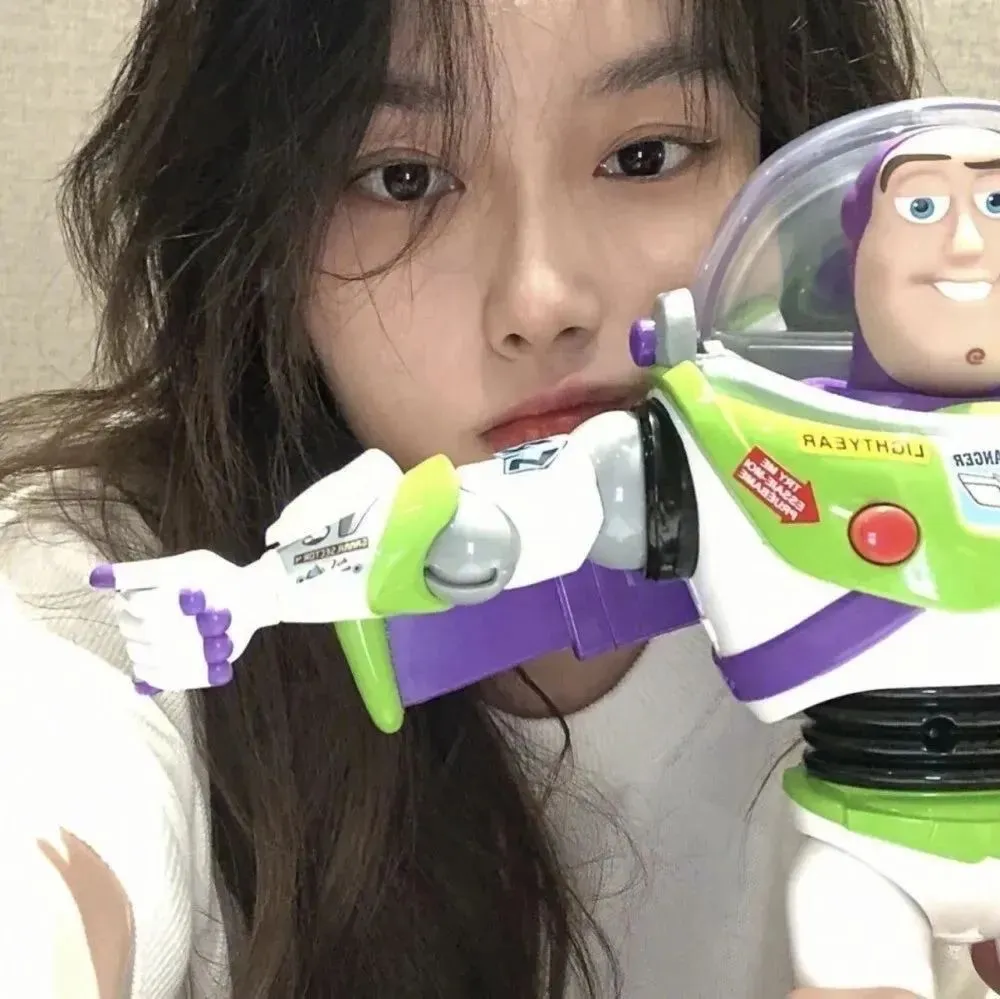 清晨瑜伽练习美女教学
